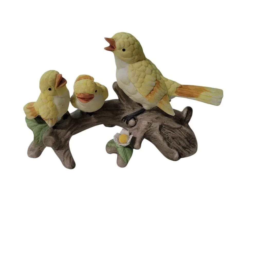Royal Crown Birds on a Log Figurine Yellow Saffron Finch Vintage Chicks Baby - Picture 6 of 9